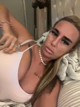 Snapshot of EllieMaeBaby chatting on 10.15.25 EllieMaeBaby online show from 10.15.25