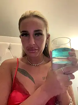 Snapshot of EllieMaeBaby chatting on 11.10.25 EllieMaeBaby online show from 11.10.25