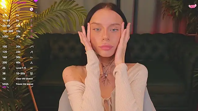 Snapshot of livia_starwars chatting on 11.15.25 livia starwars online show from 11.15.25