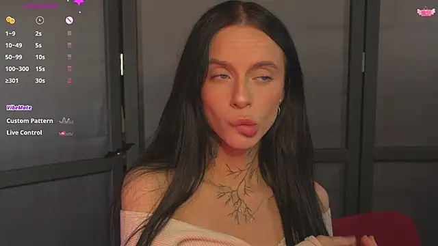 Snapshot of livia_starwars chatting on 11.27.25 livia starwars online show from 11.27.25