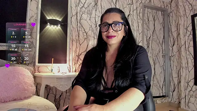 Snapshot of adelinemoretti chatting on 02.27.26 adelinemoretti online show from 02.27.26