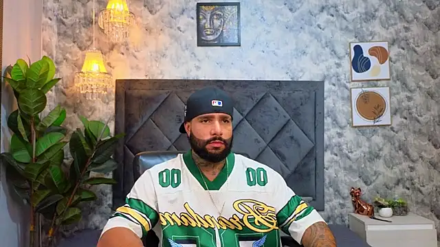 Snapshot of Apolo_rousse1 chatting on 11.04.25 Apolo rousse1 online show from 11.04.25