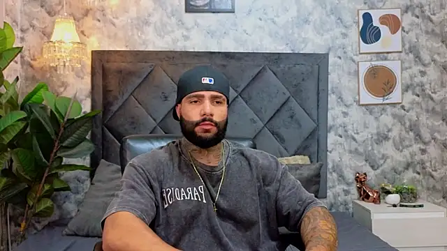 Snapshot of Apolo_rousse1 chatting on 11.05.25 Apolo rousse1 online show from 11.05.25