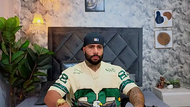 Snapshot of Apolo_rousse1 chatting on 11.08.25 Apolo rousse1 online show from 11.08.25