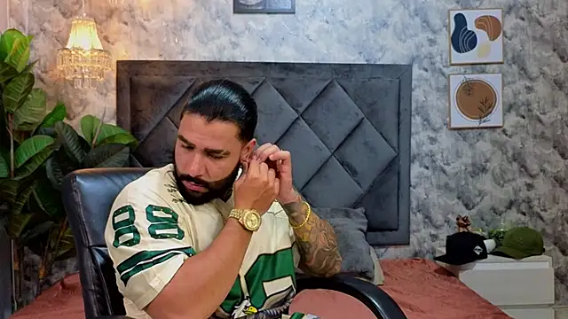 Snapshot of Apolo_rousse1 chatting on 11.12.25 Apolo rousse1 online show from 11.12.25