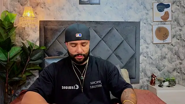 Snapshot of Apolo_rousse1 chatting on 11.18.25 Apolo rousse1 online show from 11.18.25