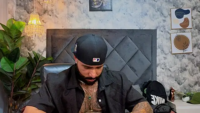 Snapshot of Apolo_rousse1 chatting on 11.19.25 Apolo rousse1 online show from 11.19.25