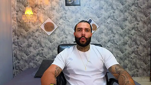 Snapshot of Apolo_rousse1 chatting on 12.15.25 Apolo rousse1 online show from 12.15.25