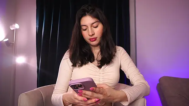 Auralea online show from 10.03.25