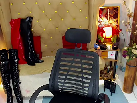 UrQueenDomCumTS online show from 05.16.26