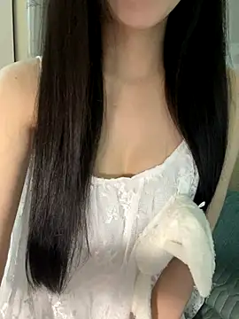 Snapshot of Dior_baby chatting on 09.11.25 Dior baby online show from 09.11.25