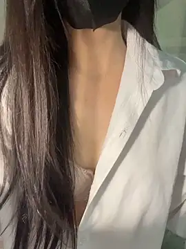 Snapshot of Dior_baby chatting on 10.09.25 Dior baby online show from 10.09.25