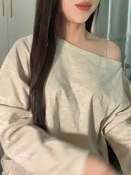 Snapshot of Dior_baby chatting on 10.14.25 Dior baby online show from 10.14.25