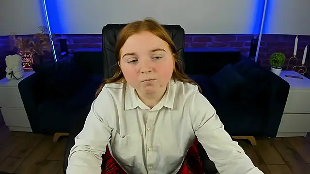 Snapshot of KattyRose8 chatting on 09.18.25 KattyRose8 online show from 09.18.25
