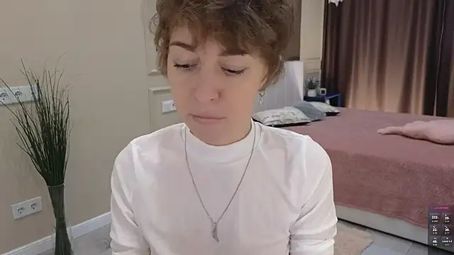 Snapshot of daniellia_ chatting on 10.12.25 daniellia  online show from 10.12.25