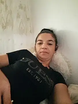 Snapshot of alinaalinutzq chatting on 09.24.25 alinaalinutzq online show from 09.24.25