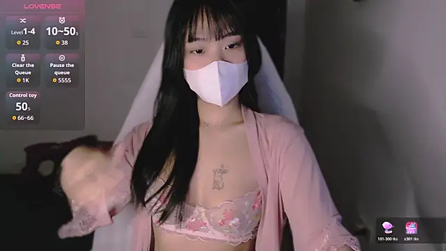 Phuong Bee online show from 10.24.25