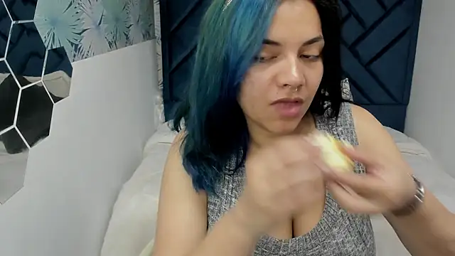 Snapshot of Kiara_Cruz__ chatting on 09.20.25 Kiara Cruz online show from 09.20.25