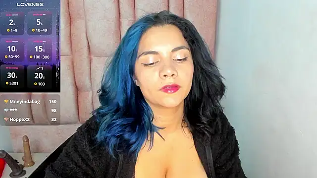 Snapshot of Kiara_Cruz__ chatting on 10.10.25 Kiara Cruz online show from 10.10.25