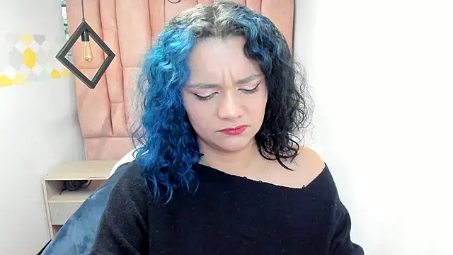 Snapshot of Kiara_Cruz__ chatting on 10.17.25 Kiara Cruz online show from 10.17.25