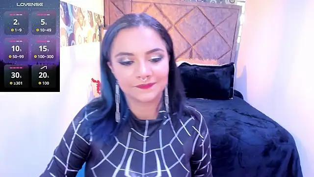 Kiara Cruz   online show from 10.23.25