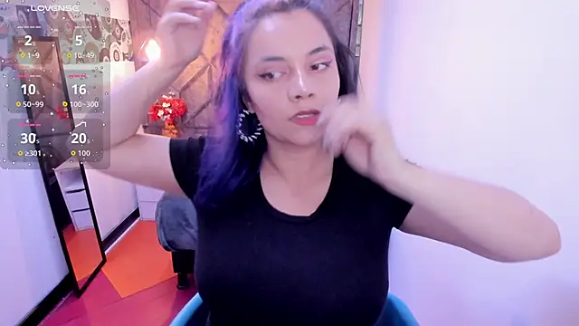 Kiara Cruz   online show from 11.24.25