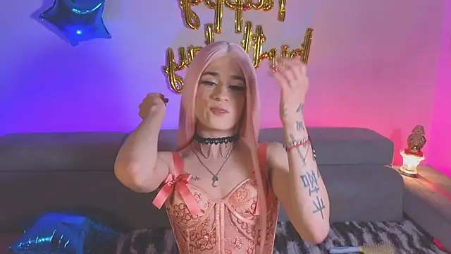 Snapshot of chloe_ember chatting on 11.28.25 chloe ember online show from 11.28.25