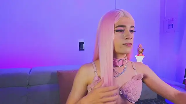 Snapshot of chloe_ember chatting on 12.05.25 chloe ember online show from 12.05.25