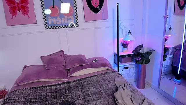 Zoe Lynch  online show from 02.03.26