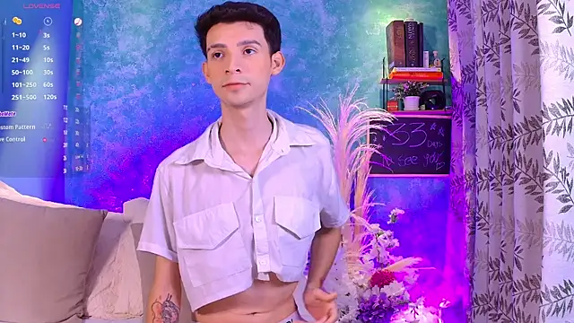 Snapshot of VicenteFerrer chatting on 09.20.25 VicenteFerrer online show from 09.20.25