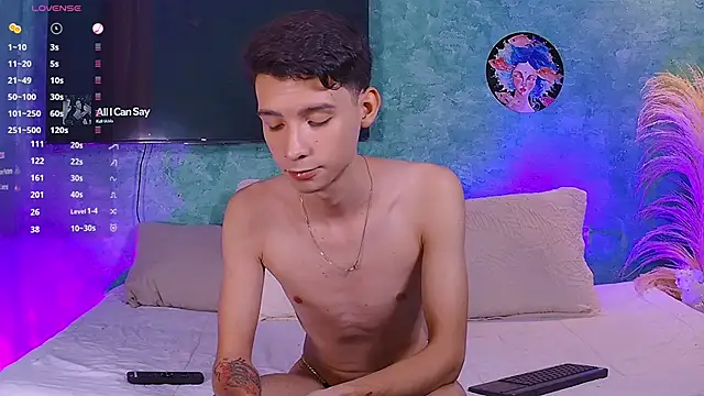 Snapshot of VicenteFerrer chatting on 11.15.25 VicenteFerrer online show from 11.15.25