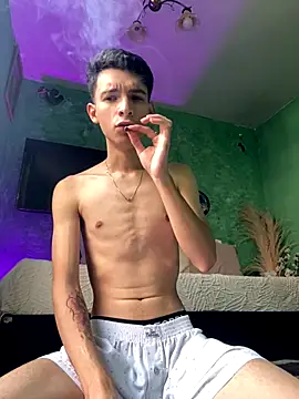 Snapshot of VicenteFerrer chatting on 11.17.25 VicenteFerrer online show from 11.17.25