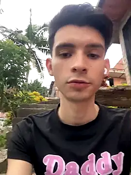 Snapshot of VicenteFerrer chatting on 11.18.25 VicenteFerrer online show from 11.18.25