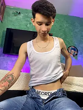 Snapshot of VicenteFerrer chatting on 11.22.25 VicenteFerrer online show from 11.22.25