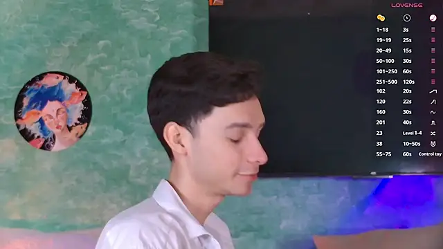 Snapshot of VicenteFerrer chatting on 12.01.25 VicenteFerrer online show from 12.01.25