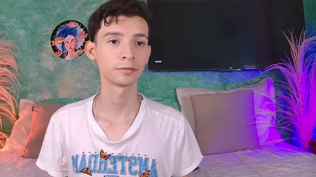 Snapshot of VicenteFerrer chatting on 12.03.25 VicenteFerrer online show from 12.03.25