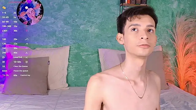 Snapshot of VicenteFerrer chatting on 12.20.25 VicenteFerrer online show from 12.20.25