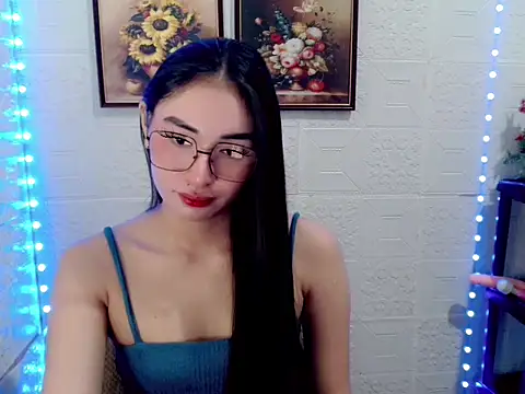 Snapshot of lovelysassy chatting on 10.14.25 lovelysassy online show from 10.14.25