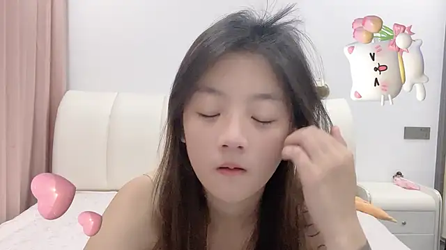 A 18 girls online show from 10.17.25