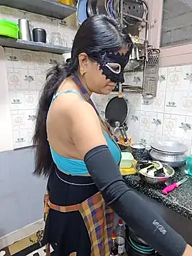 Queen Nightt online show from 09.26.25