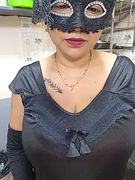 Snapshot of Queen_Nightt chatting on 04.06.26 Queen Nightt online show from 04.06.26