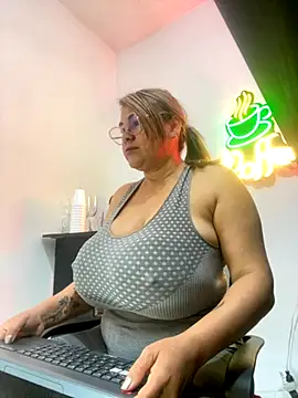Snapshot of AlexxiaaMat chatting on 09.19.25 AlexxiaaMat online show from 09.19.25