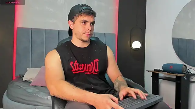 Snapshot of Liam_walk_ chatting on 09.16.25 Liam walk  online show from 09.16.25