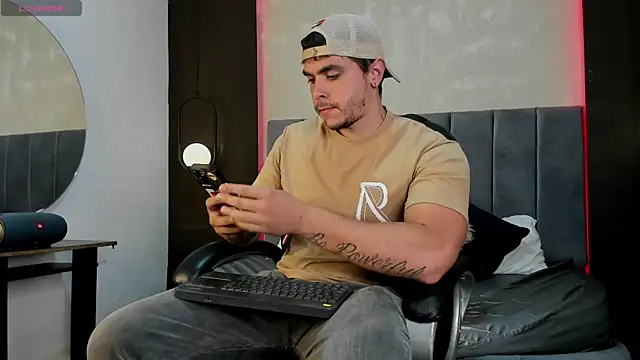 Snapshot of Liam_walk_ chatting on 10.02.25 Liam walk  online show from 10.02.25