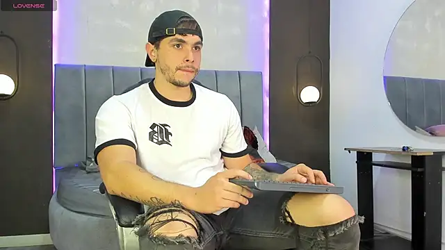 Liam walk  online show from 11.11.25