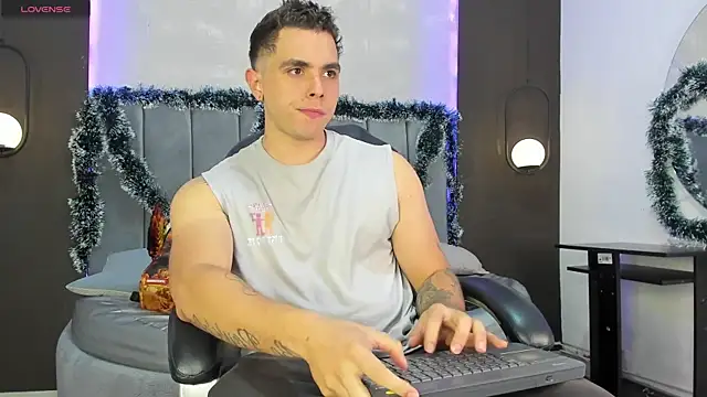 Liam walk  online show from 11.21.25