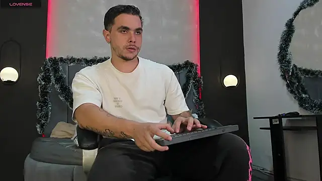 Liam walk  online show from 12.03.25