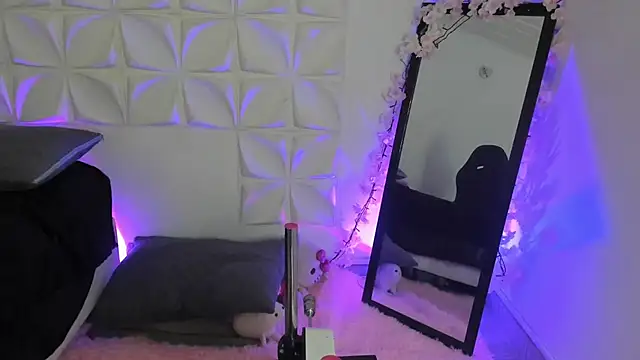 JuliethMoss online show from 11.26.25