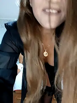 Snapshot of Viola3102 chatting on 09.20.25 Viola3102 online show from 09.20.25