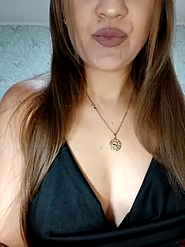 Snapshot of Viola3102 chatting on 09.23.25 Viola3102 online show from 09.23.25